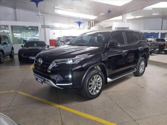 TOYOTA HILUX SW4 2.8 D-4D TURBO DIESEL SRX 7L 4X4 AUTOMÁTICO